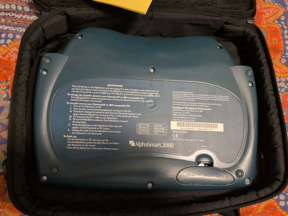 AlphaSmart 2000 Portable Keyboard Word Processor W/Carry Case Booklets CD