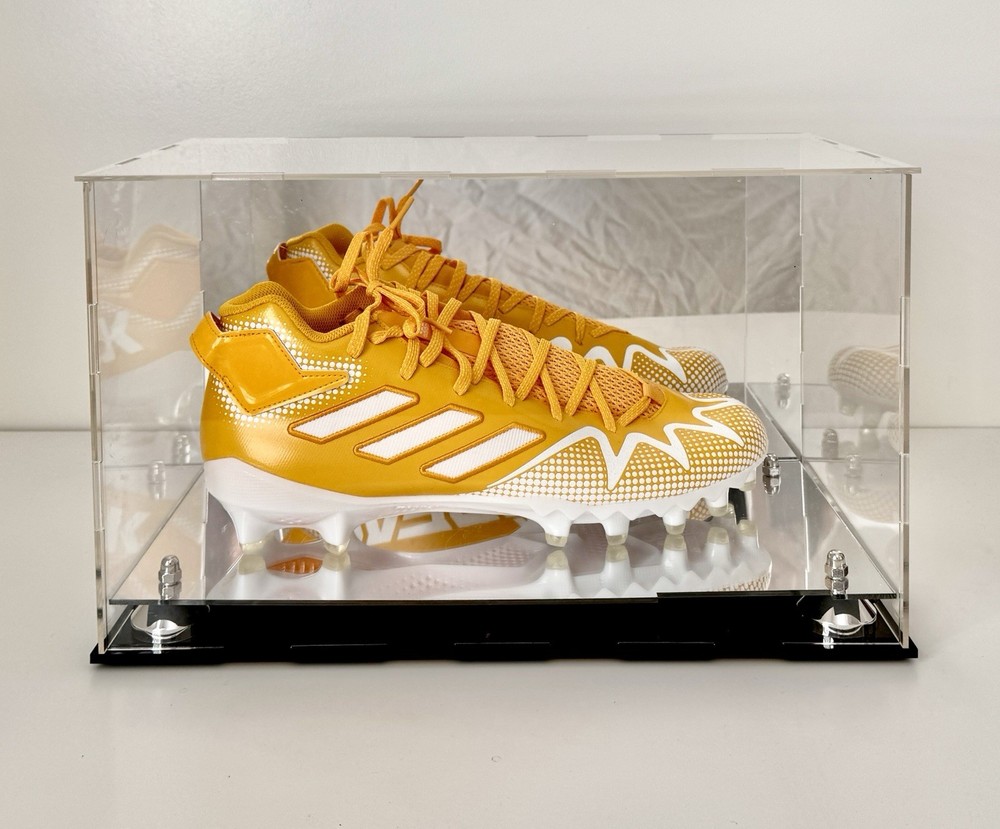 One Shoe Cleat Display Case with Silver Cones, Back Mirror & Risen Mirror Base