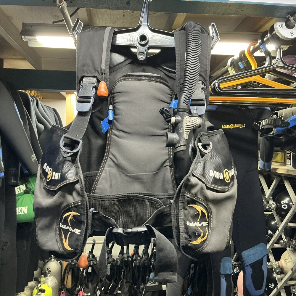Used as is Aqualung WAVE BC NON INTEGRATED MEDIUM