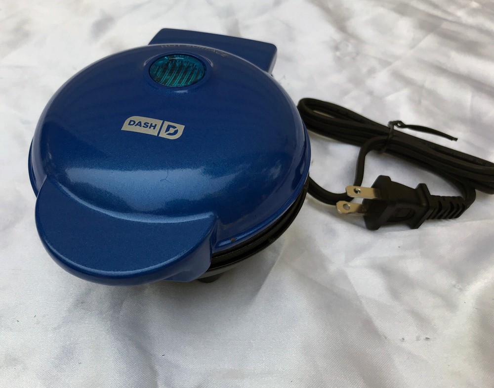 Dash Star Mini 4" Waffle Maker Blue-model DMWR001NM