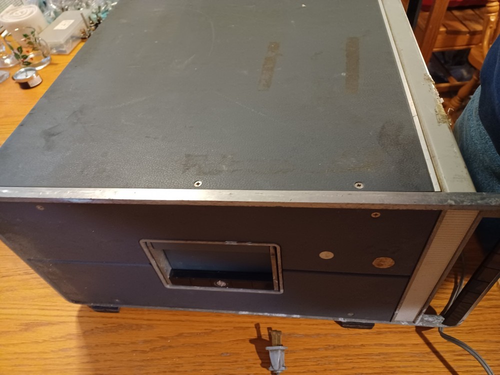 Hewlett Packard 694D Sweep Oscillator, Powers Up, Untested