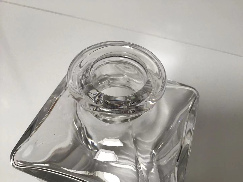 GINO'S 15 YEARS OF SERVICE 2007 CRYSTAL WINE BOTTLE FOR GIFT