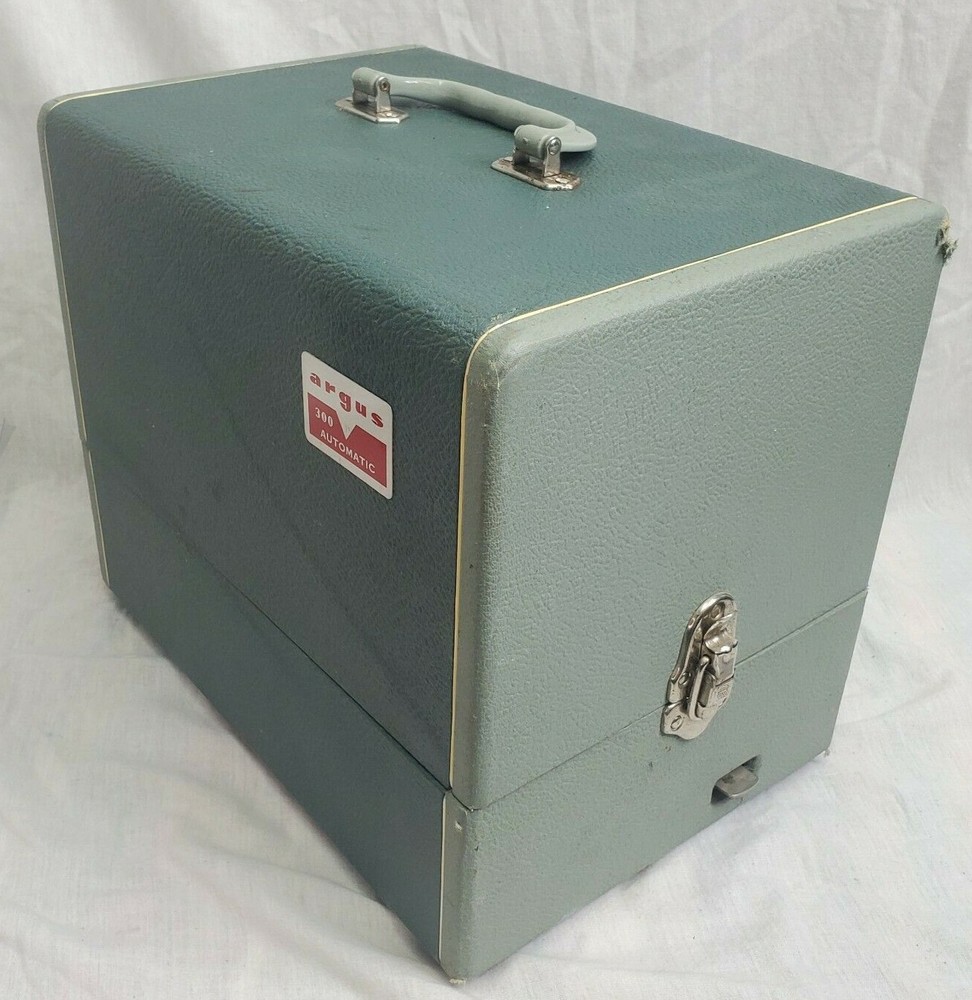 Argus 300 Automatic Slide Projector  Needs Bulb  Tested to POWER UP