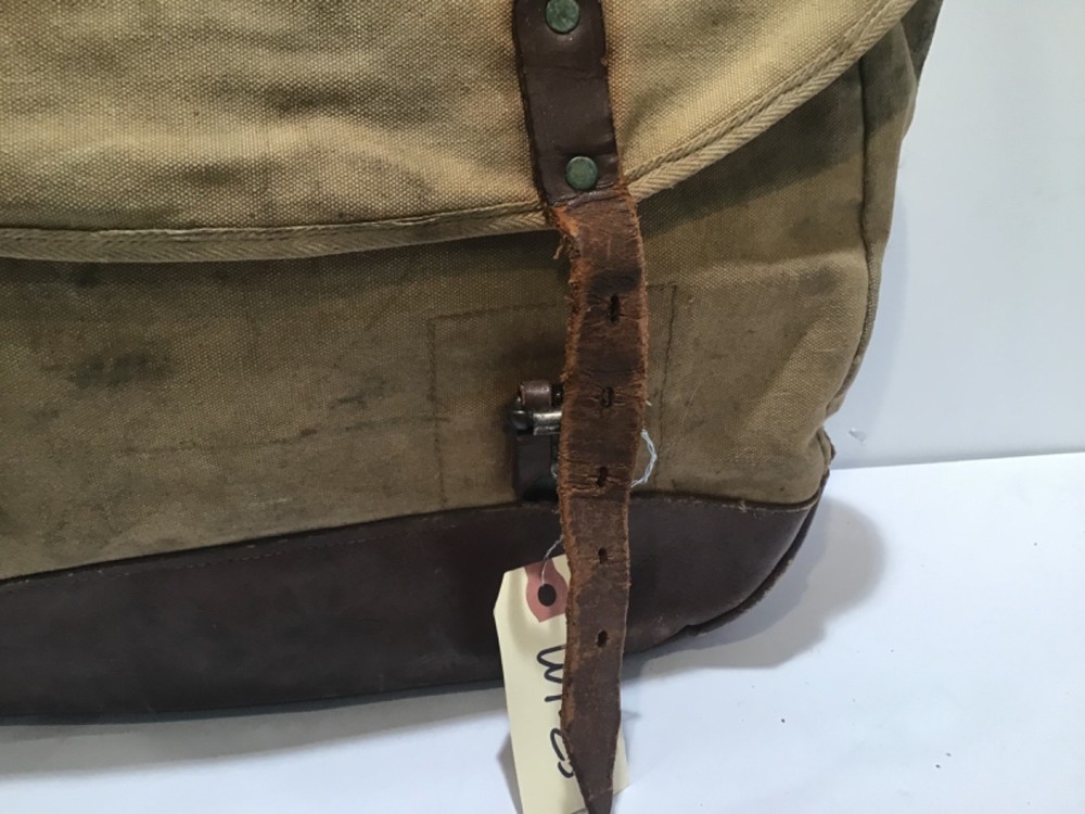 Private Purchase US Musette Bag w/ Leather Bottom