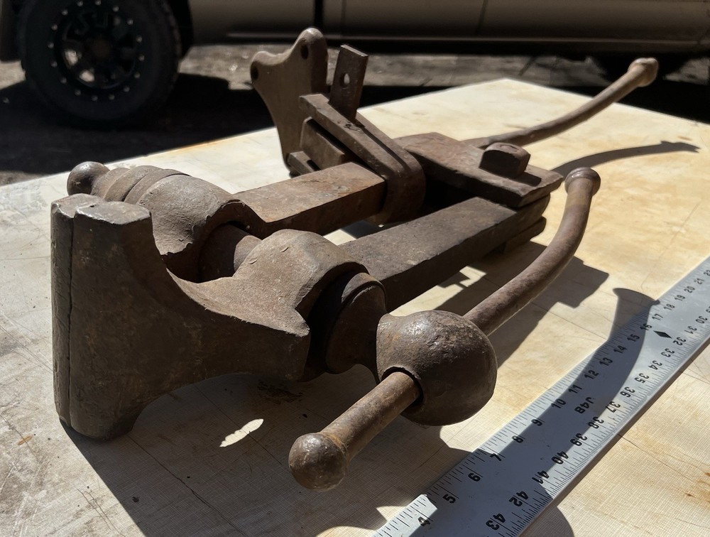 5 1/4 Blacksmith Vice Antique 57 Lbs Post Leg
