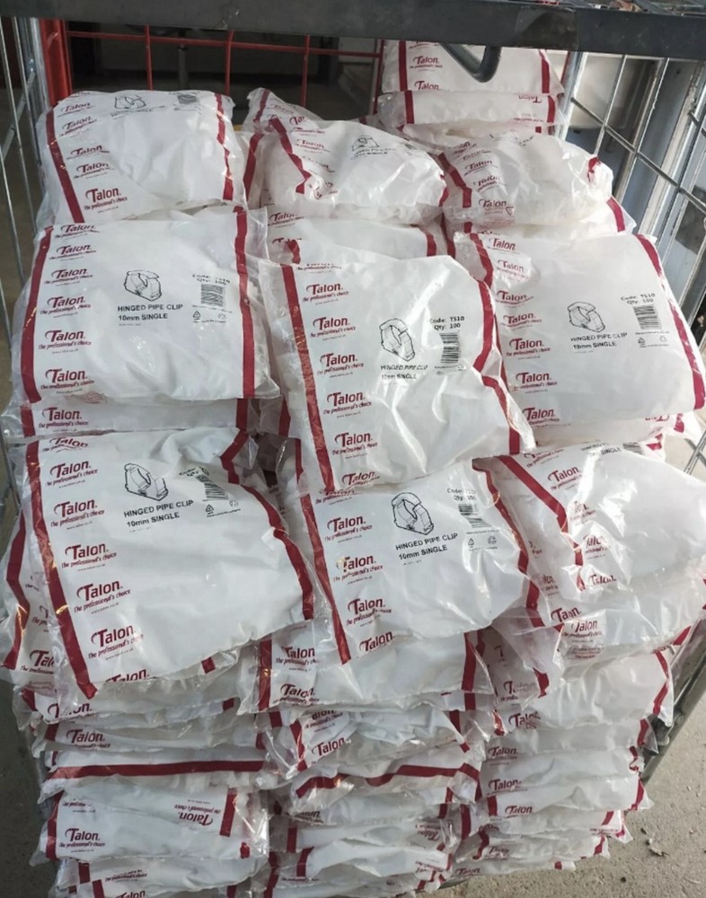 100 x Talon 10mm Single Hinged Pipe Clips Interlocking - White