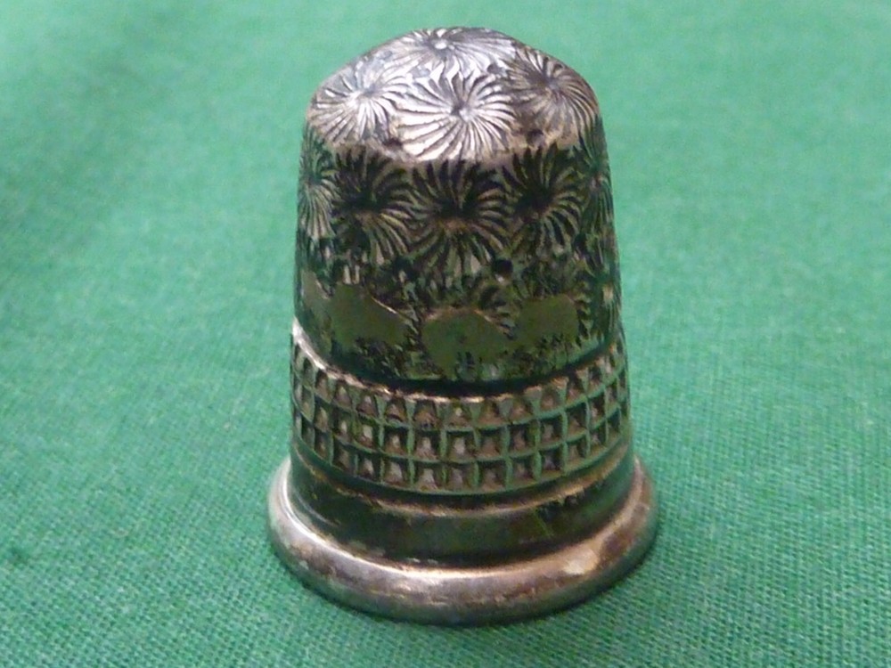 VINTAGE SILVER THIMBLE - CHESTER 1901