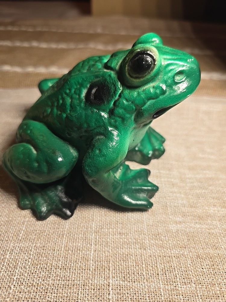 Vintage Heavy Frog Concrete