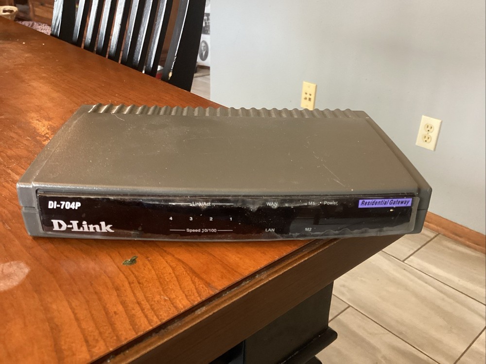 D-Link DI-704P 4-Port 10/100 Wired Router