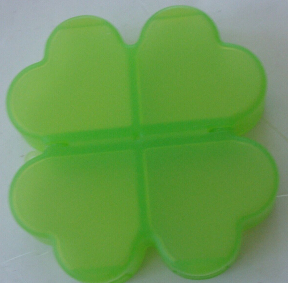 Green Heart/Shamrock Shaped Box Plastic Container w 4 Sections 3.25"