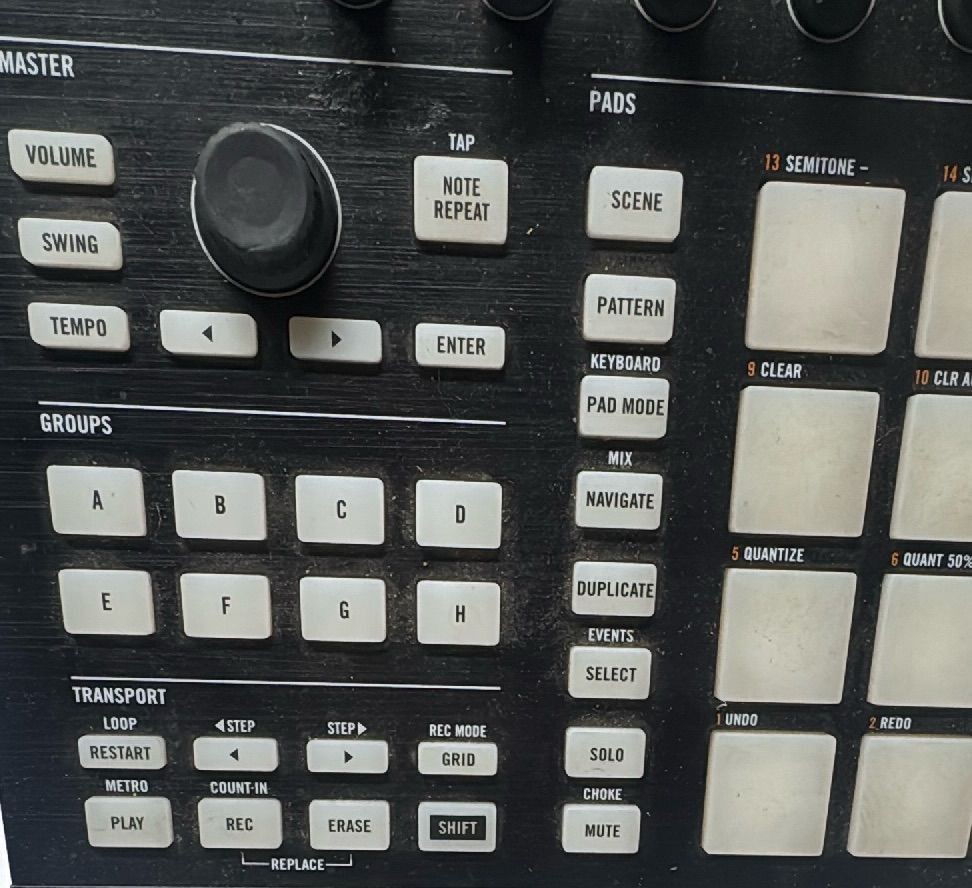 Native Instruments Maschine MK2 Black Groove Production Studio Controller