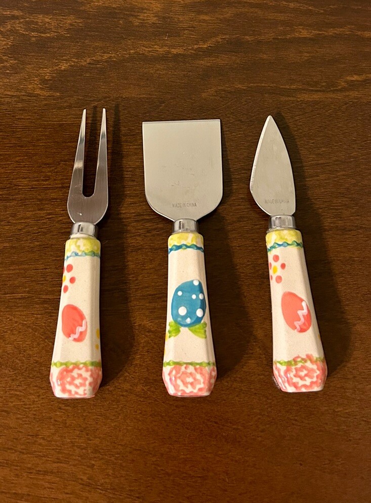 Temptations Tara 12” Easter Egg Hunt Platter Utensils Wooden Serving Paddle EUC