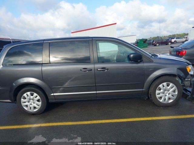 CARAVAN 2017 Glove Box 4640747