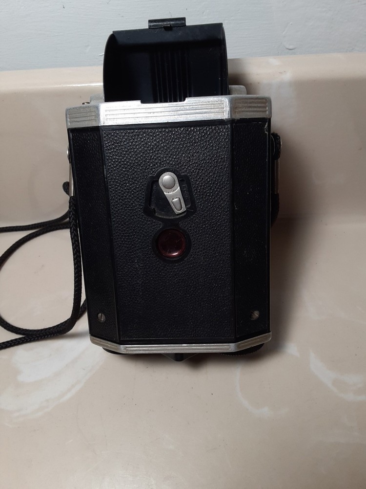 Kodak Brownie Reflex Synchro Model Camera UNTESTED w/ neck strap no flash attach
