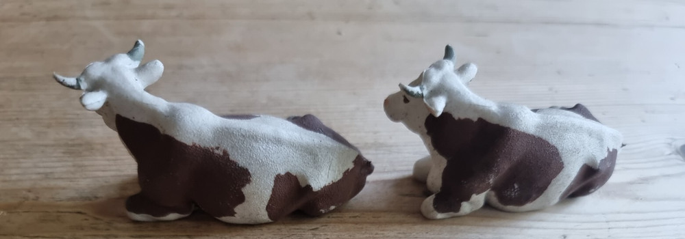 Vintage 1960's Herald 2 x cows