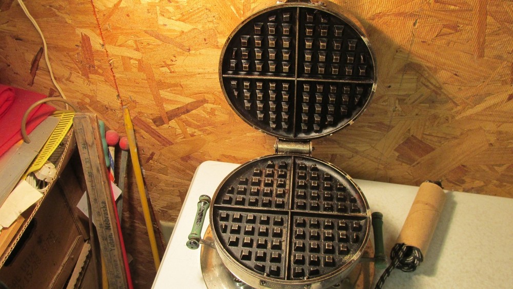 Bersted Waffle Iron Model 224