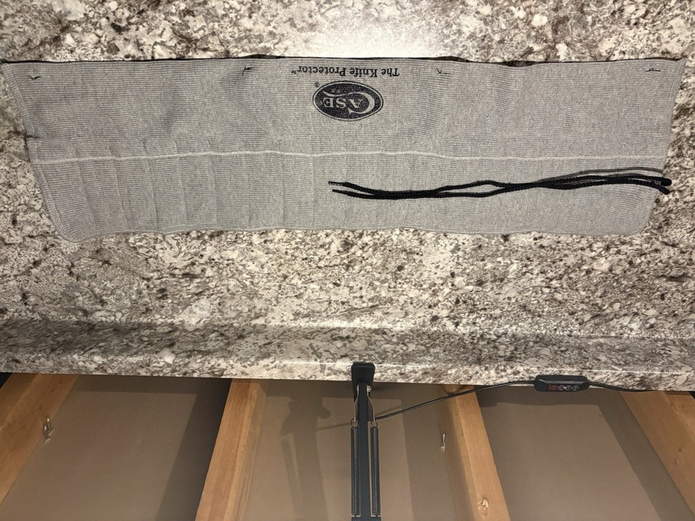 Case Knife Protector: Holds 18 Knives