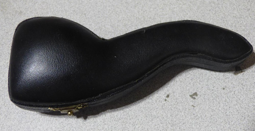 MEERCHAUM LION PIPE WITH CASE