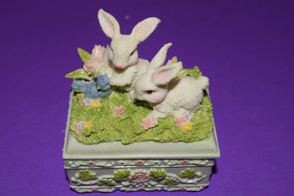 NEW - RABBIT TRINKET BOX - BEAUTIFUL!