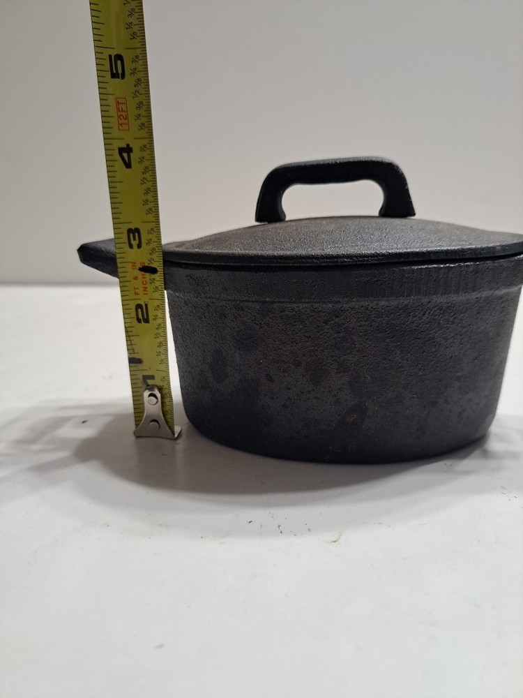 Small Be. Basic Cast Iron Dutch Oven With Lid
