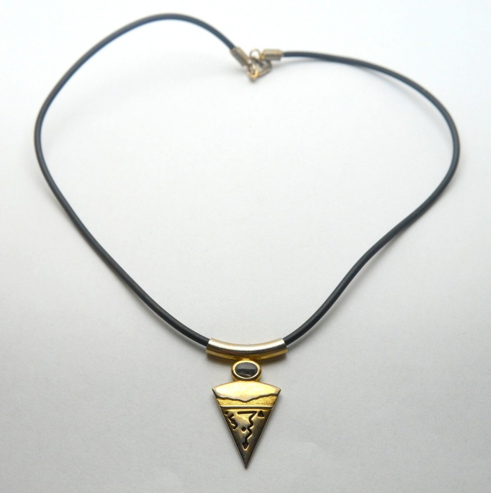 VINTAGE DESIGNER TRIANGLE PENDANT NECKLACE