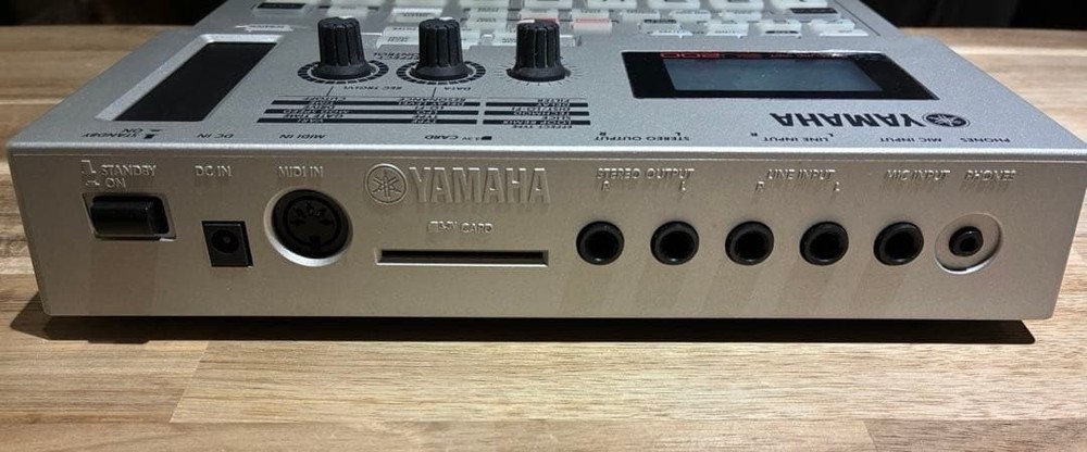 Yamaha SU200 Sampling smart media Silver Good