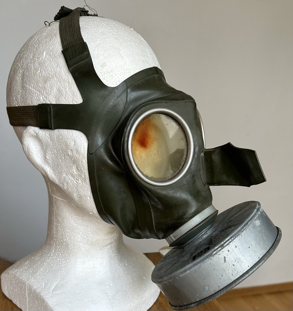 WW2 VM40 German Gas Mask