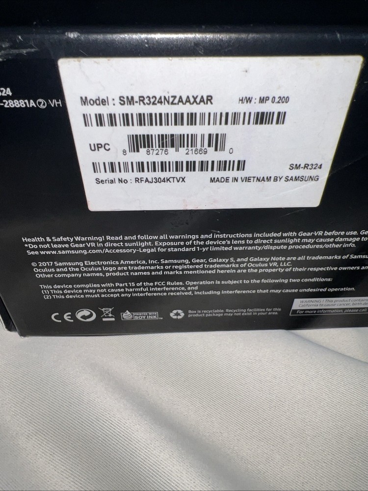 Samsung Gear VR with Controller Black Powered by oculus