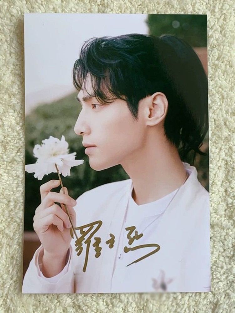 Luo Yunxi 罗云熙 Signed Autographed Photo 6" Collection