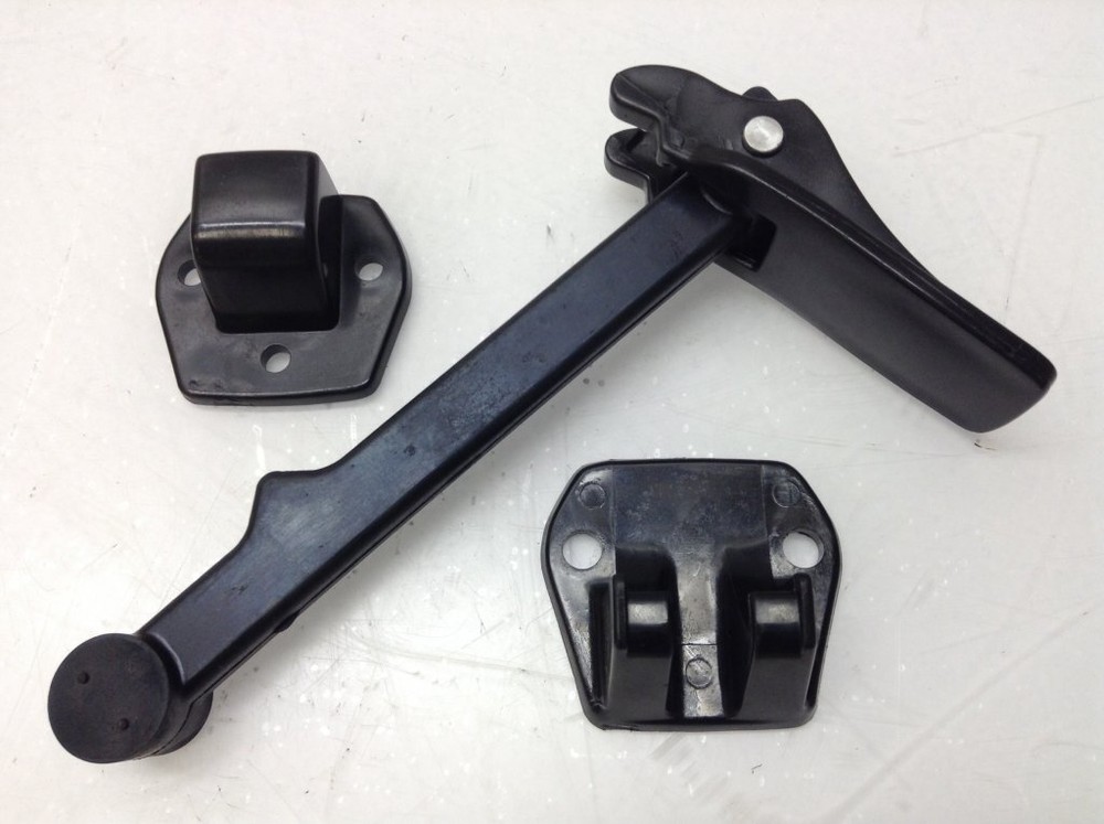 International 9200 Hood Latch