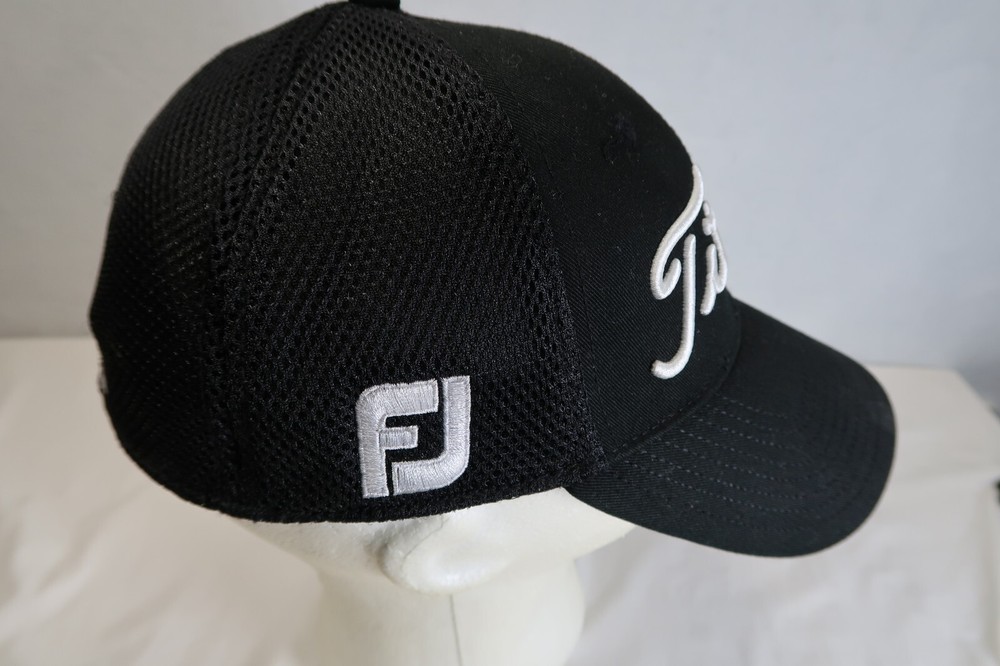 Titleist Golf Mesh Flex Fitted Medium/Large Hat Cap Men Black/White Athletic