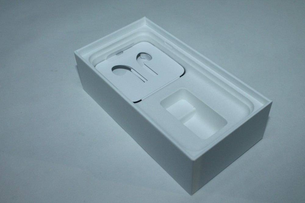 Apple iPhone 7 32GB Silver EMPTY BOX ONLY