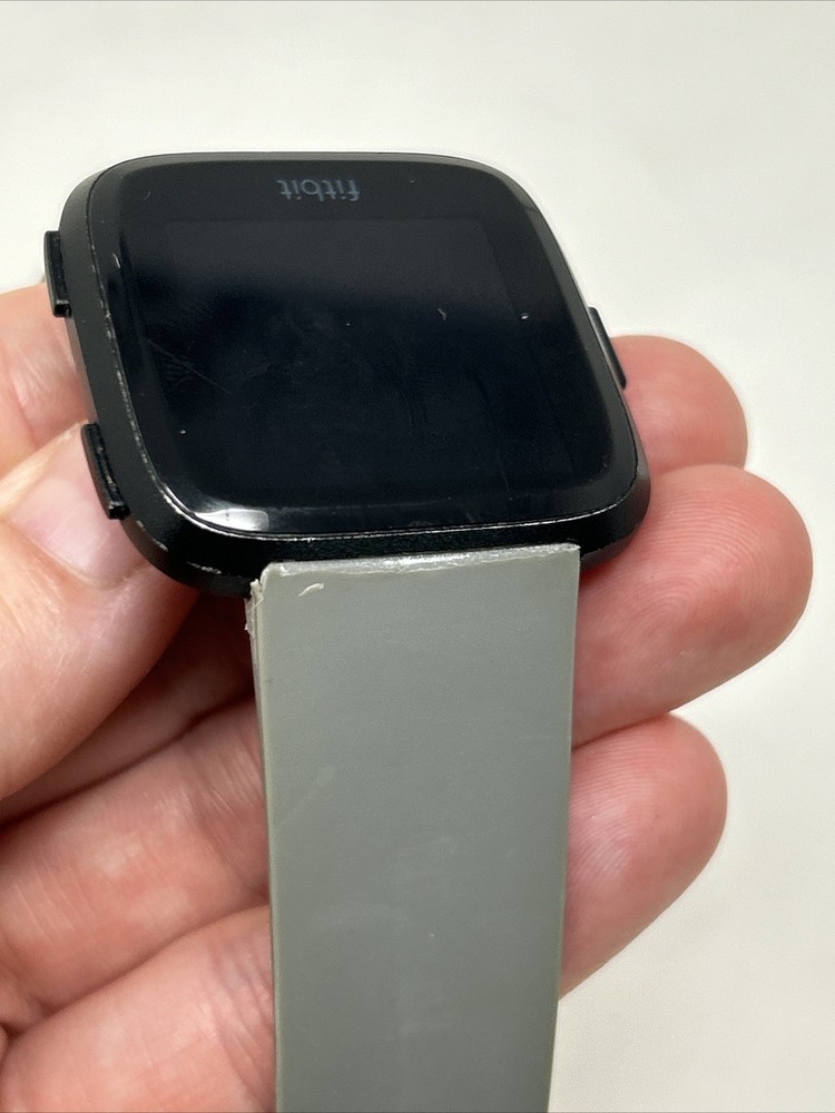 Fitbit Versa Smart Watch FB504 Black Grey Bundle Complete w/ Charger Tested