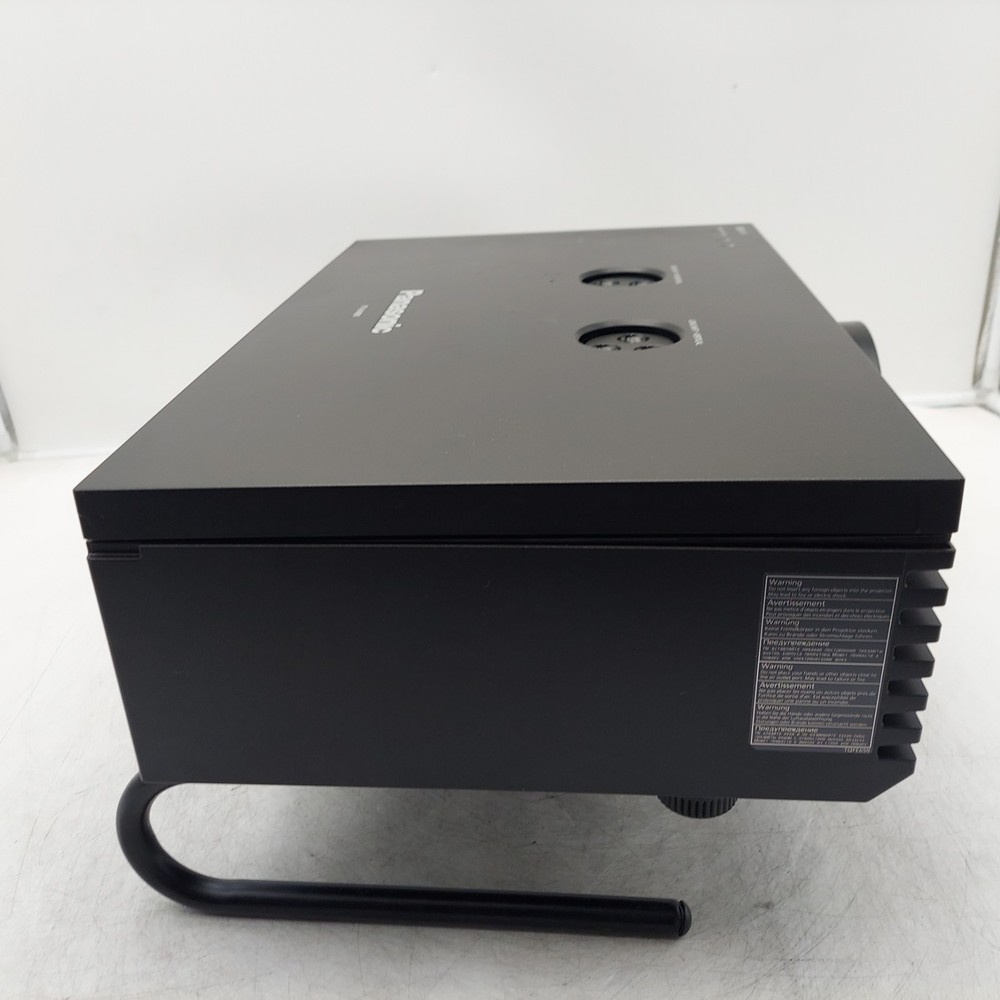 Panasonic PT-AE4000 LCD Projector - FOR PARTS