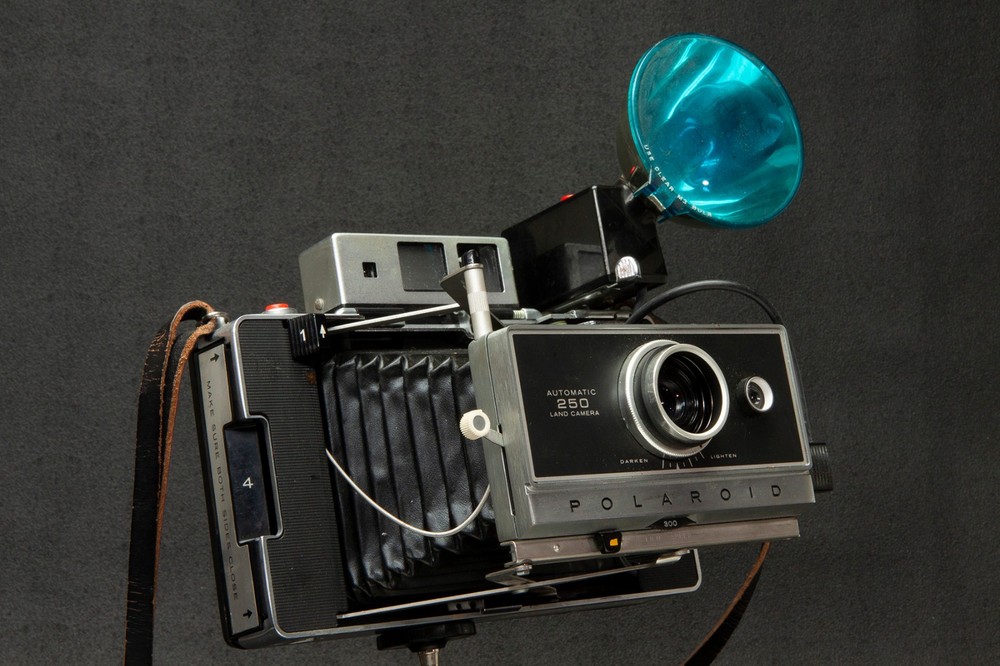 Vintage Polaroid Automatic 250 Land Camera with Flash