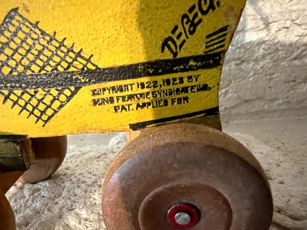 Debeck Spark Plug Platform toy