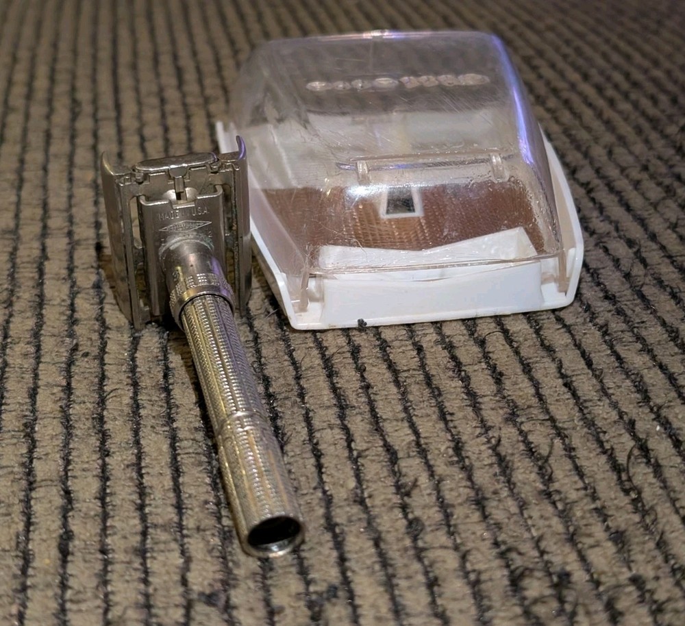 Gillette SLIM Handle Adjustable Razor - TTO - L-2 - 1966 Model - With Case