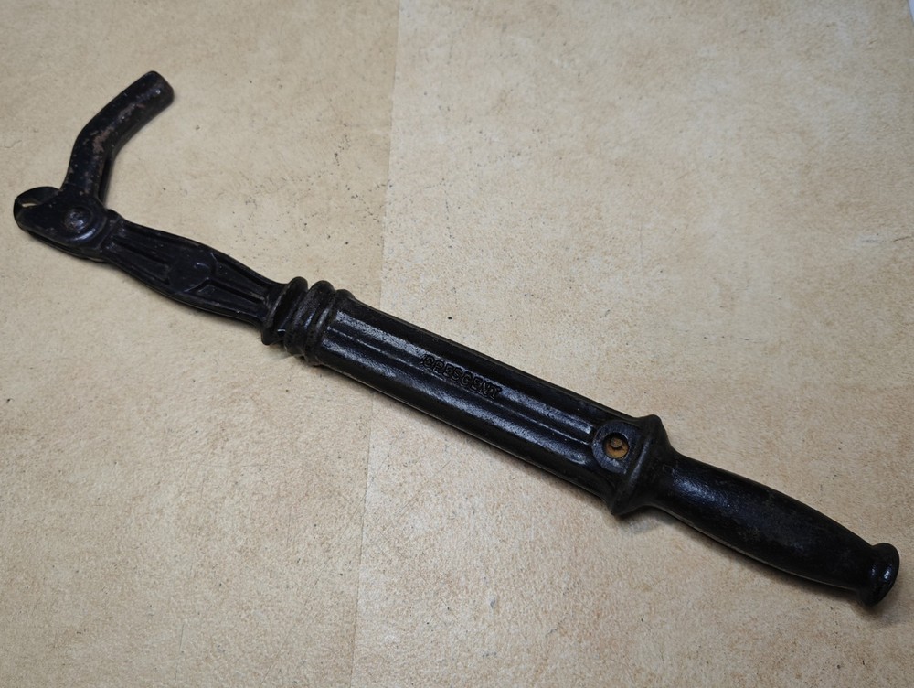Vintage Crescent Bridgeport 56 Suregrip Slide Handle Nail Puller
