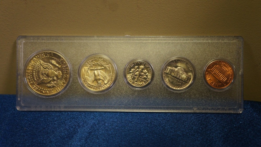 1977 COIN BIRTHDAY SET 5 COINS