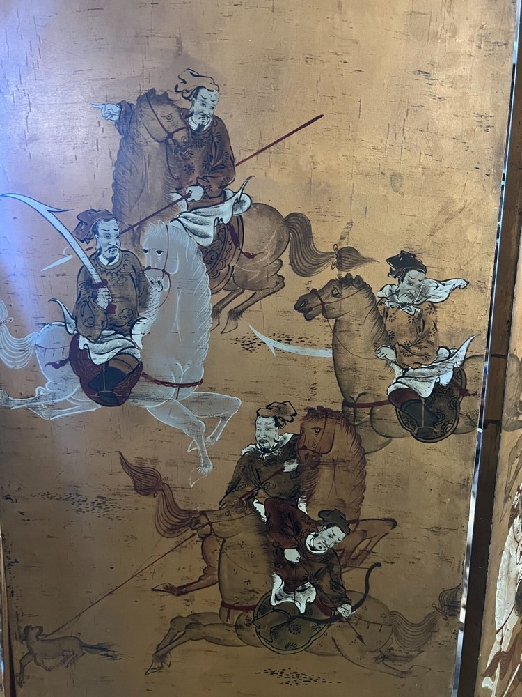 A JAPANESE EIGHT PANEL HAND PAINTED FOLDING FLOOR SCREEN, CIRCA 1900