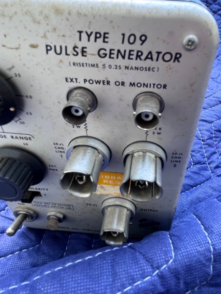 Pre-Owned Tektronix Type 109 Pulse Tektronix Pulse Generator Powers On