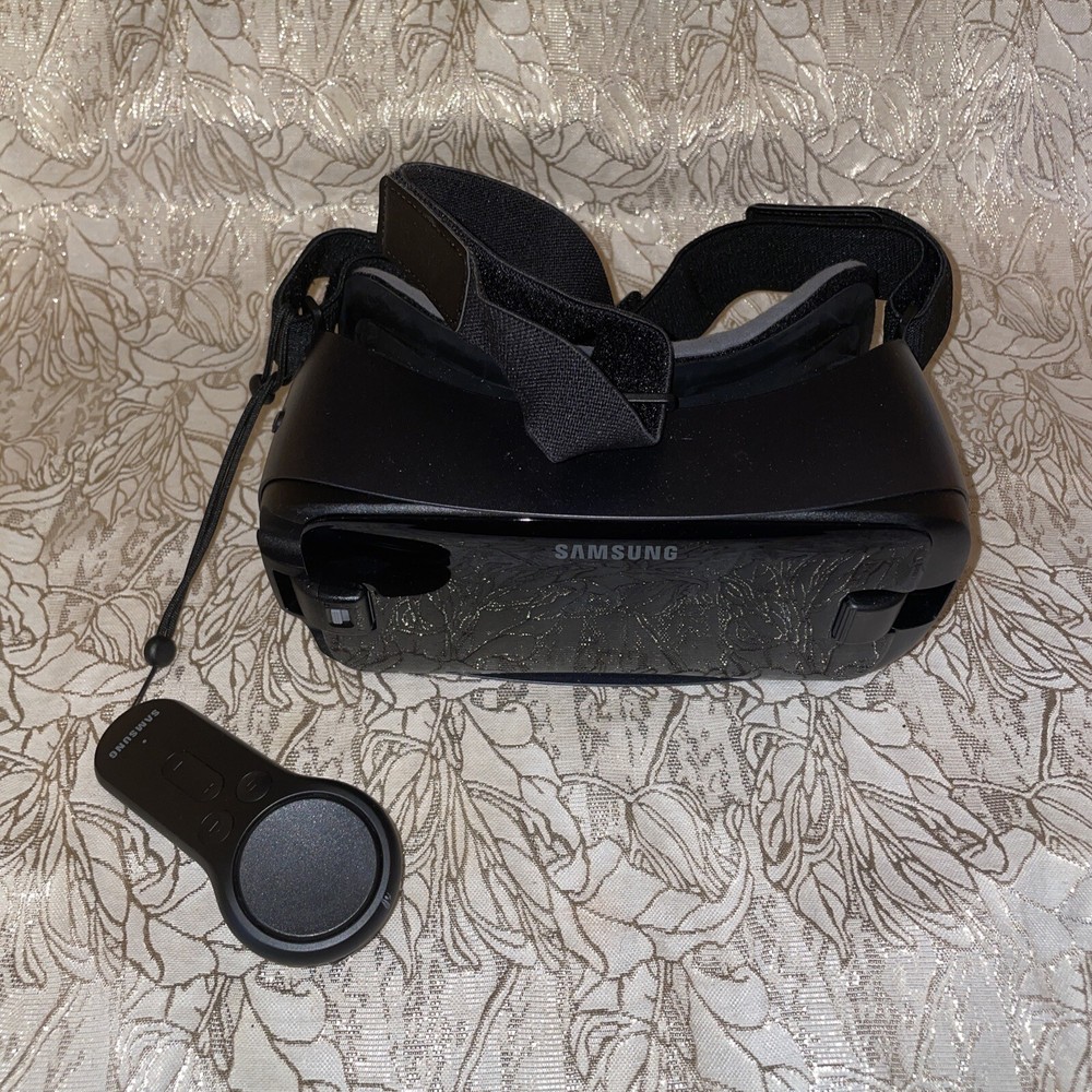 Samsung Gear VR with controller