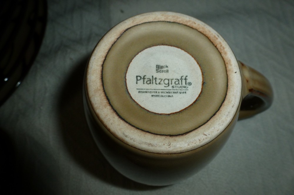PFALTZGRAFF Stoneware Black Scroll service for 8 included 32 pc Total