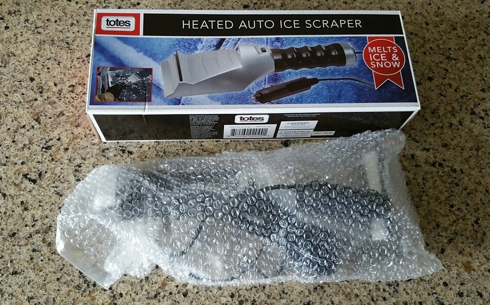 TOTES HEATED AUTO ICE SCRAPER, NEW IN BOX