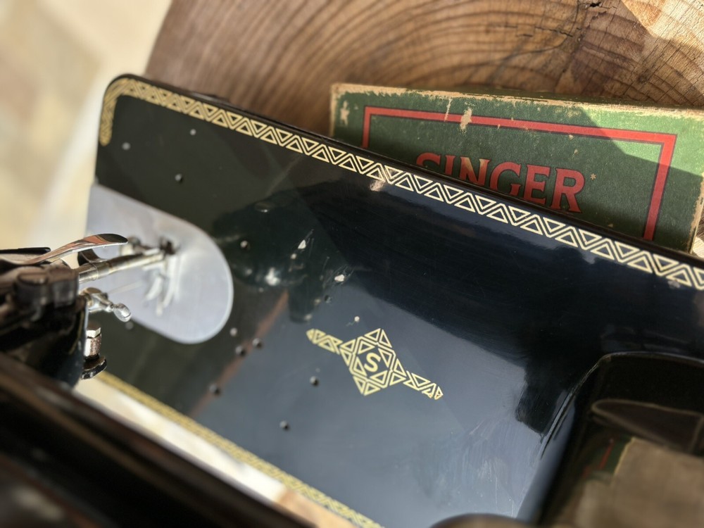 SINGER 306 sewing Machine