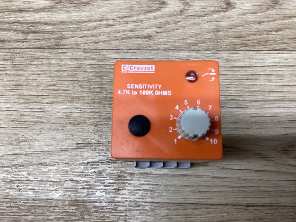 Crouzet PNR Liquid Level Controller 110 VAC W/ Socket #31D78