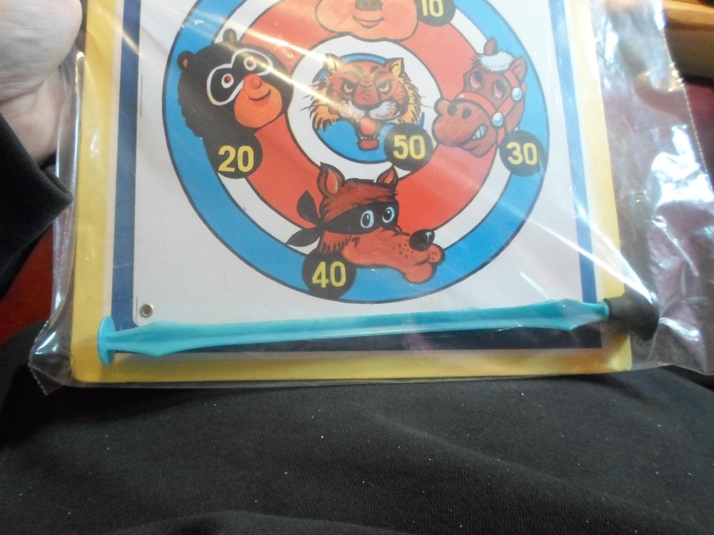 vinatge magnectic dart game