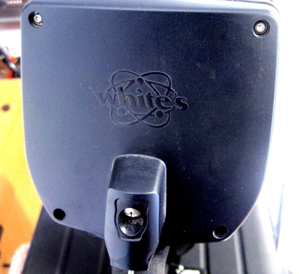 2011 Whites VX-3 Multi-Frequency Metal Detector Plus Hard Case! read description