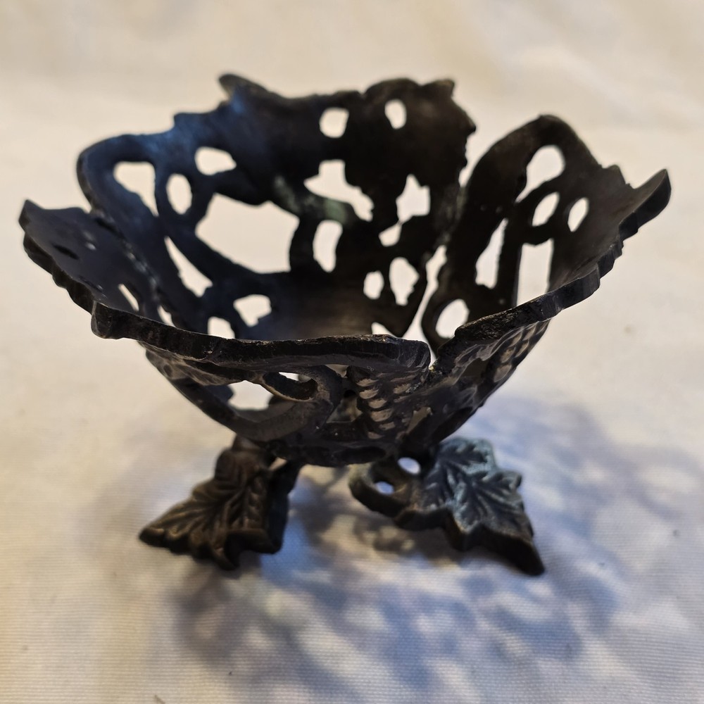 Vintage Cast Iron Grapevine Bowl Openwork Footed Grape Leaf Nut Dish 4.25”