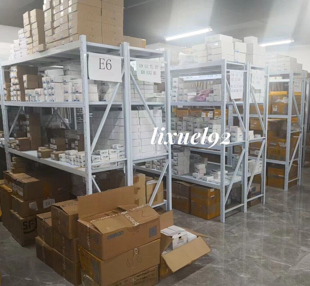 1PC New OMRON CJ1W-OC201 output unit programmable logic controller